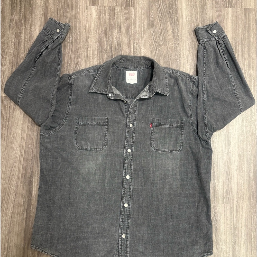 Men’s Levi’s black stone wash long sleeve button up